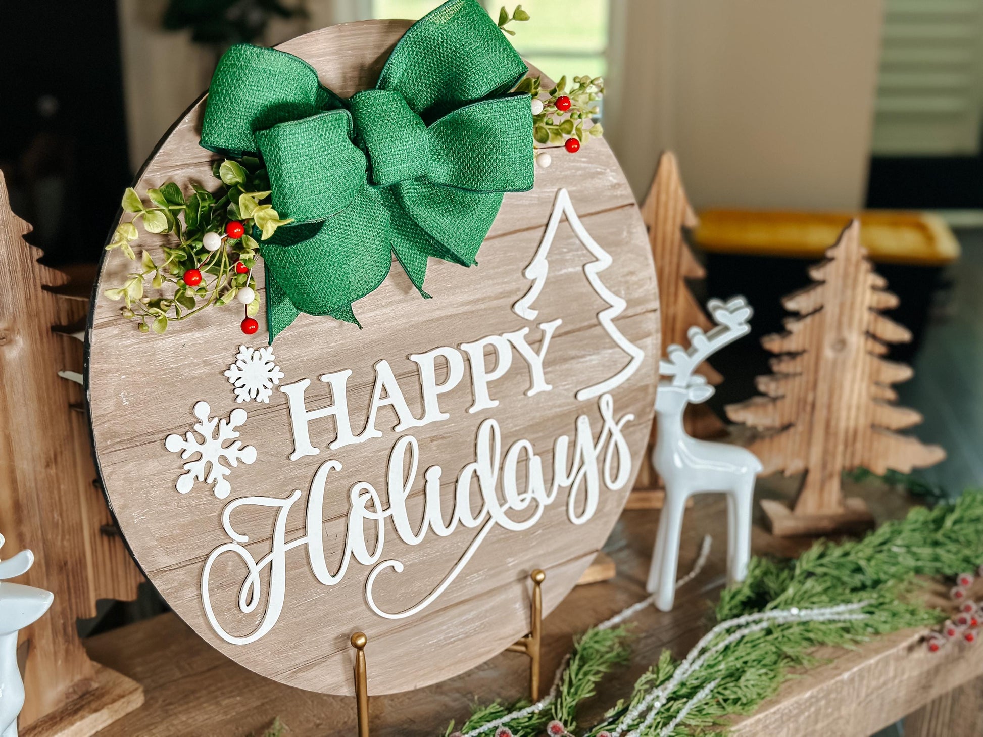 Happy Holidays Laser Cut File SVG | Christmas Door Hanger with Tree & Snowflakes | Holiday Round Sign SVG Laser Template