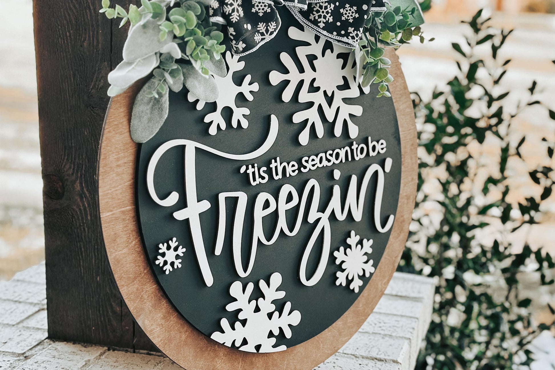 Tis the Season to Be Freezin’ Door Hanger SVG | Winter Round Door Sign Laser Cut File | Snowflake Holiday Decor Glowforge SVG