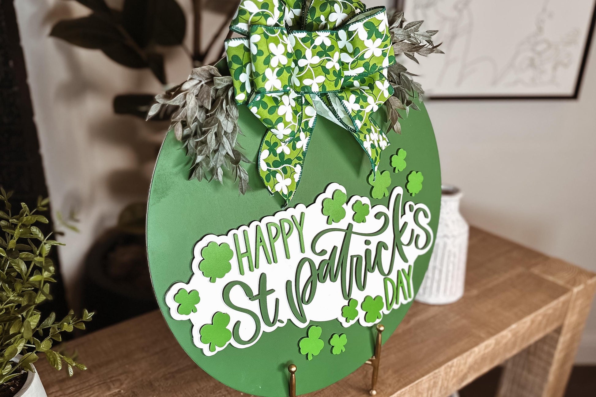 Happy St. Patrick’s Day Laser Cut File SVG – Shamrock Door Hanger Sign Template, Round St. Patrick’s Day SVG for Glowforge, DIY Laser File