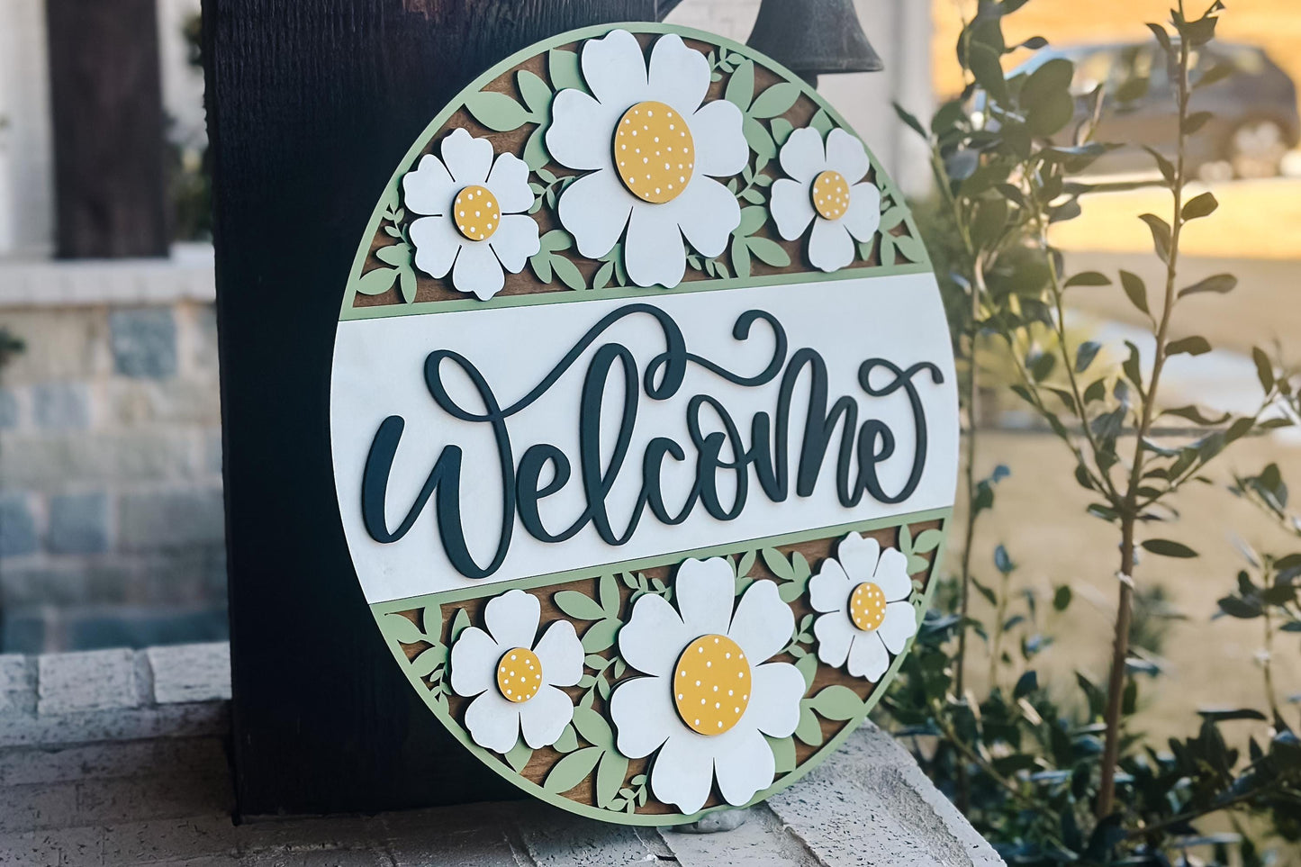 Welcome Sign SVG Laser Cut File - Daisy Floral Round Door Hanger Design - Glowforge, Xtool, Cricut Compatible - DIY Home Decor