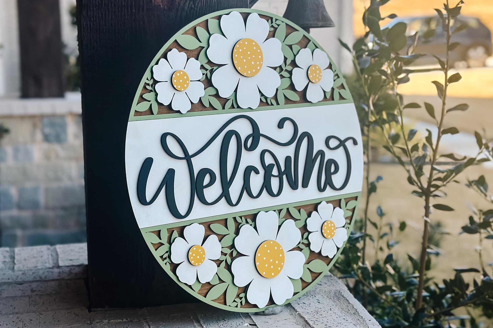 Welcome Sign SVG Laser Cut File - Daisy Floral Round Door Hanger Design - Glowforge, Xtool, Cricut Compatible - DIY Home Decor