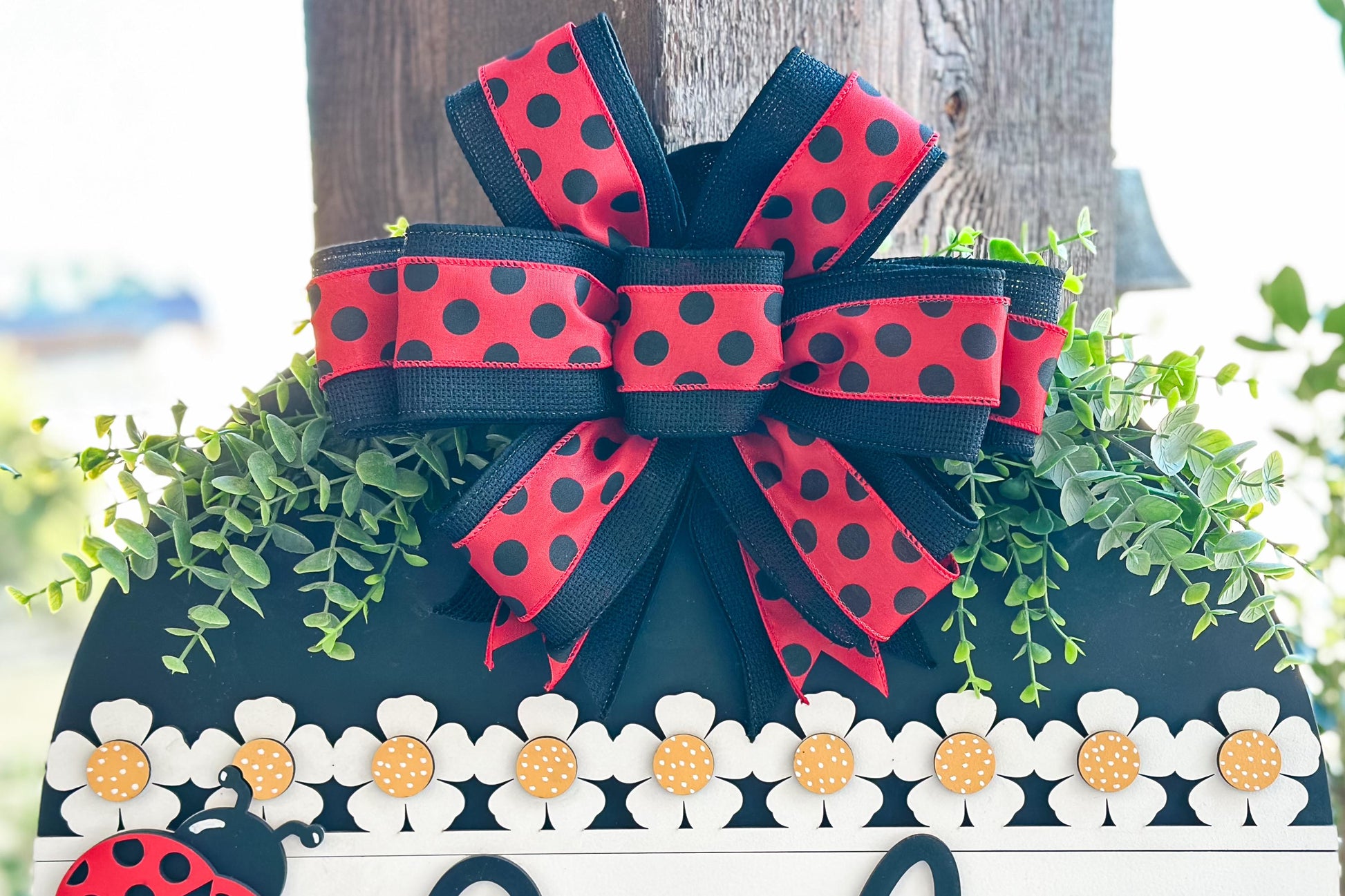 Hello Ladybug Door Hanger SVG, Round Laser Cut File for Glowforge, Customizable Farmhouse Welcome Sign, Spring Front Door Decor