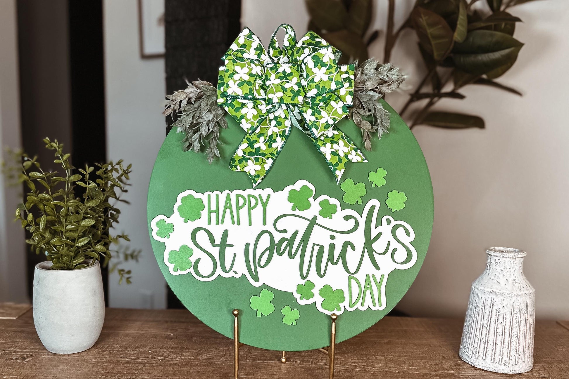 Happy St. Patrick’s Day Laser Cut File SVG – Shamrock Door Hanger Sign Template, Round St. Patrick’s Day SVG for Glowforge, DIY Laser File