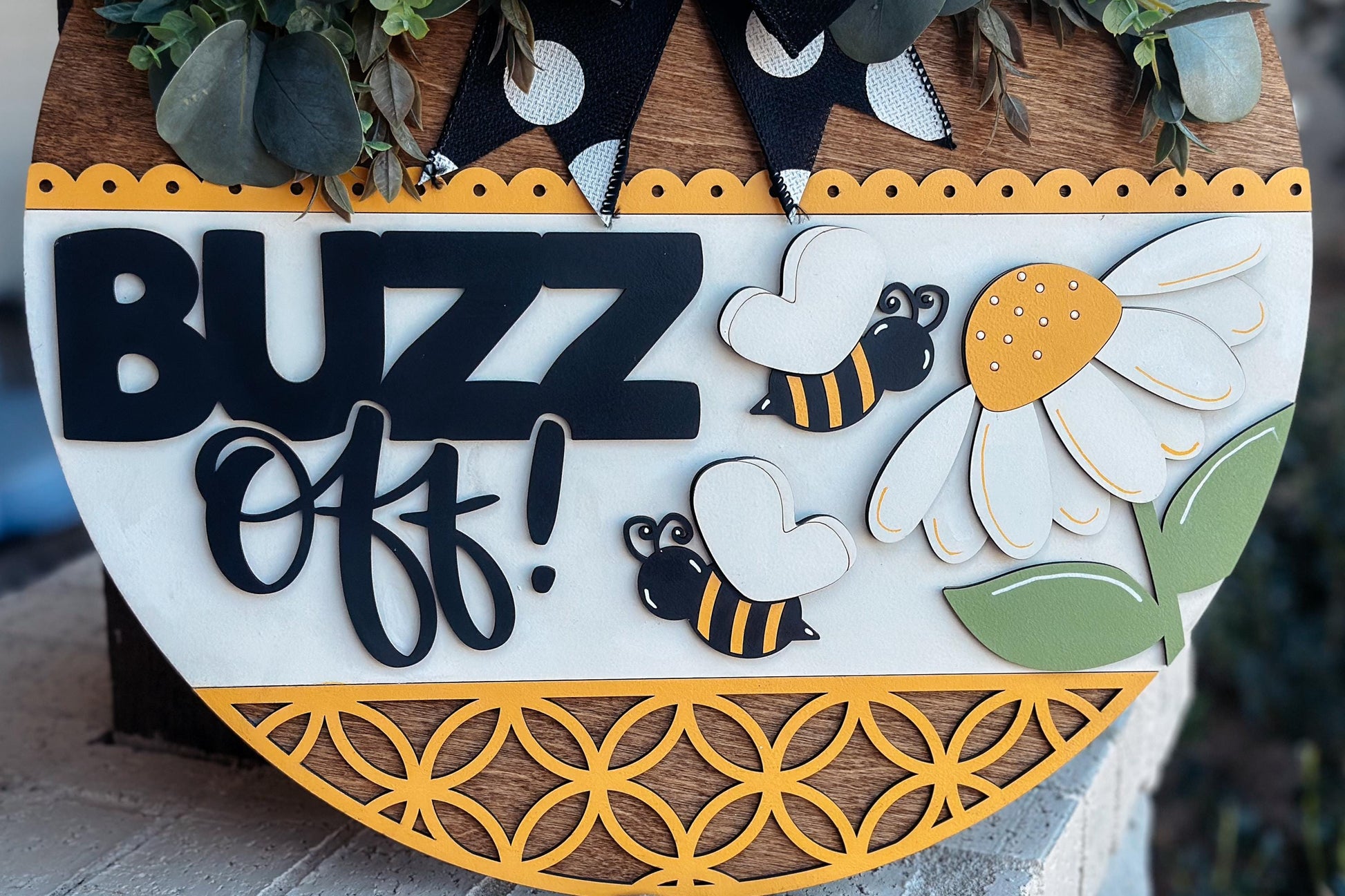 Buzz Off Bee Door Hanger SVG Laser Cut File, Honeybee Daisy Round Sign, Funny Farmhouse Door Sign, Glowforge Laser File, Spring Decor