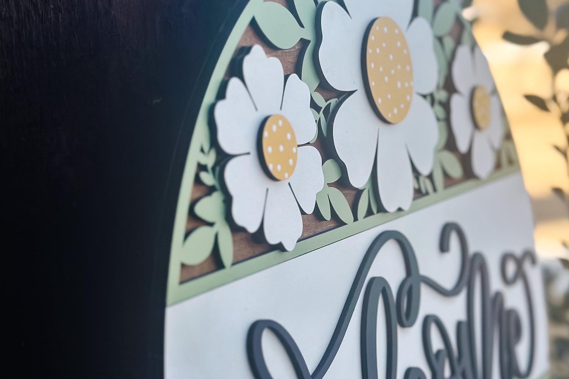 Welcome Sign SVG Laser Cut File - Daisy Floral Round Door Hanger Design - Glowforge, Xtool, Cricut Compatible - DIY Home Decor