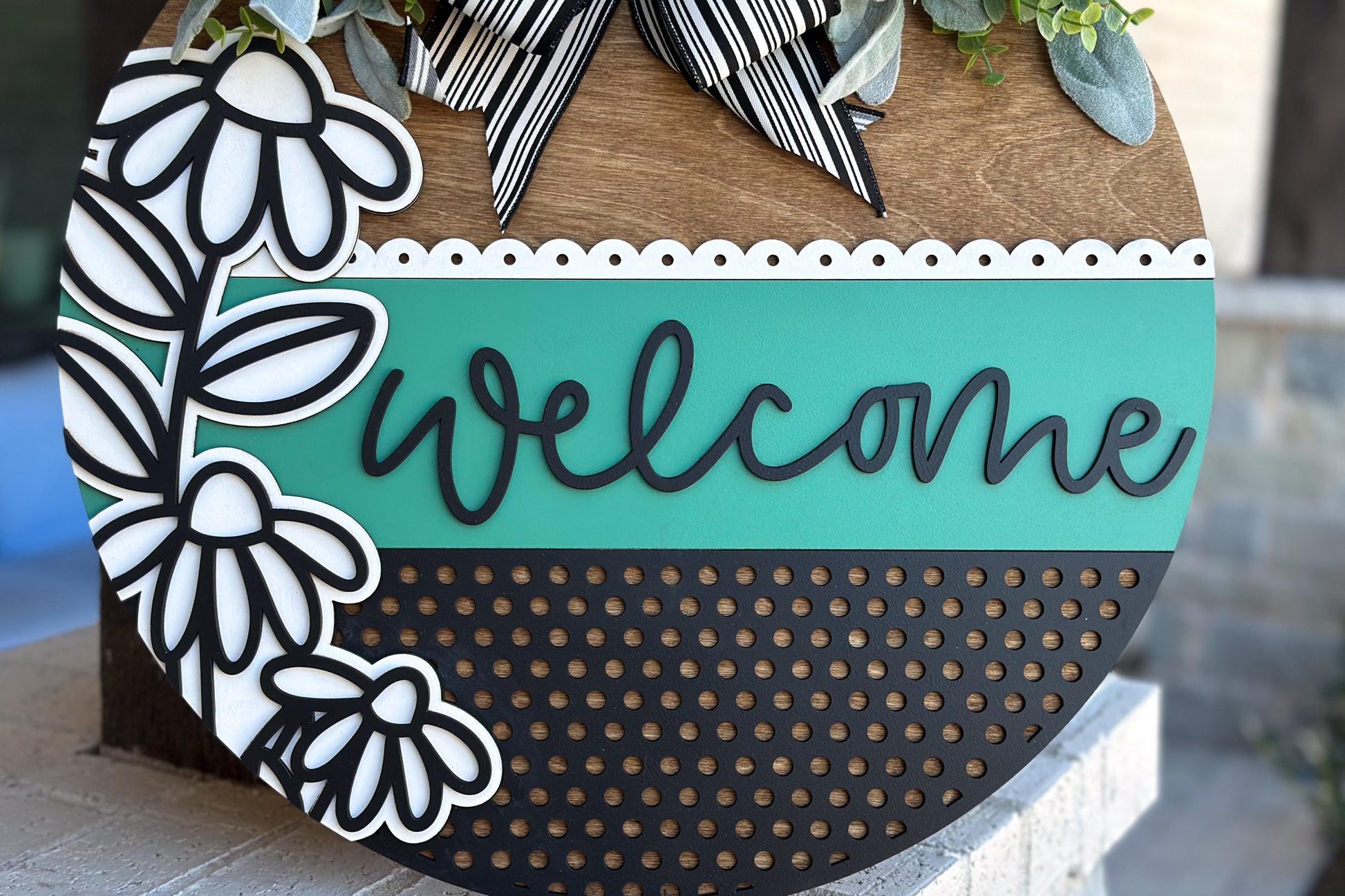Welcome Door Hanger SVG, Floral Laser Cut File, Layered Round Sign for Glowforge Xtool, DIY Front Door Decor, Farmhouse Wood Sign