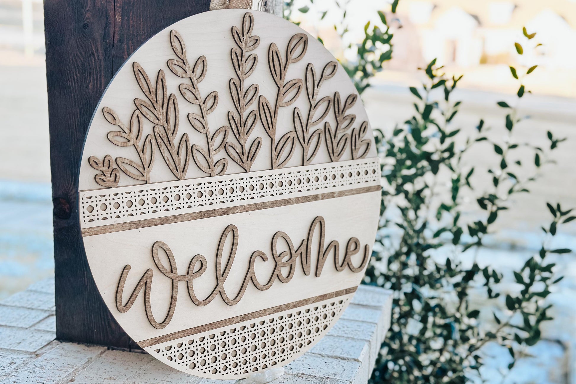 Welcome Sign Laser Cut File SVG | Layered Floral Door Hanger Design | Rustic Round Wood Sign for Glowforge & Xtool | Rattan Welcome Sign svg