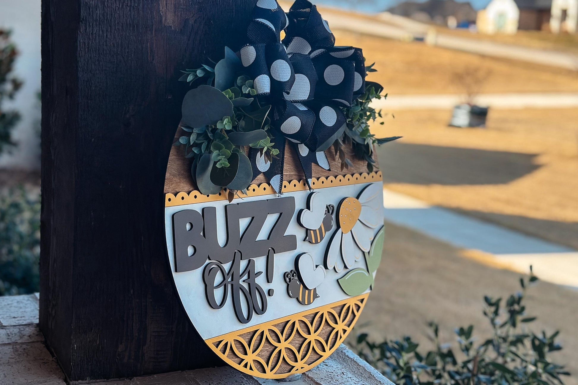 Buzz Off Bee Door Hanger SVG Laser Cut File, Honeybee Daisy Round Sign, Funny Farmhouse Door Sign, Glowforge Laser File, Spring Decor