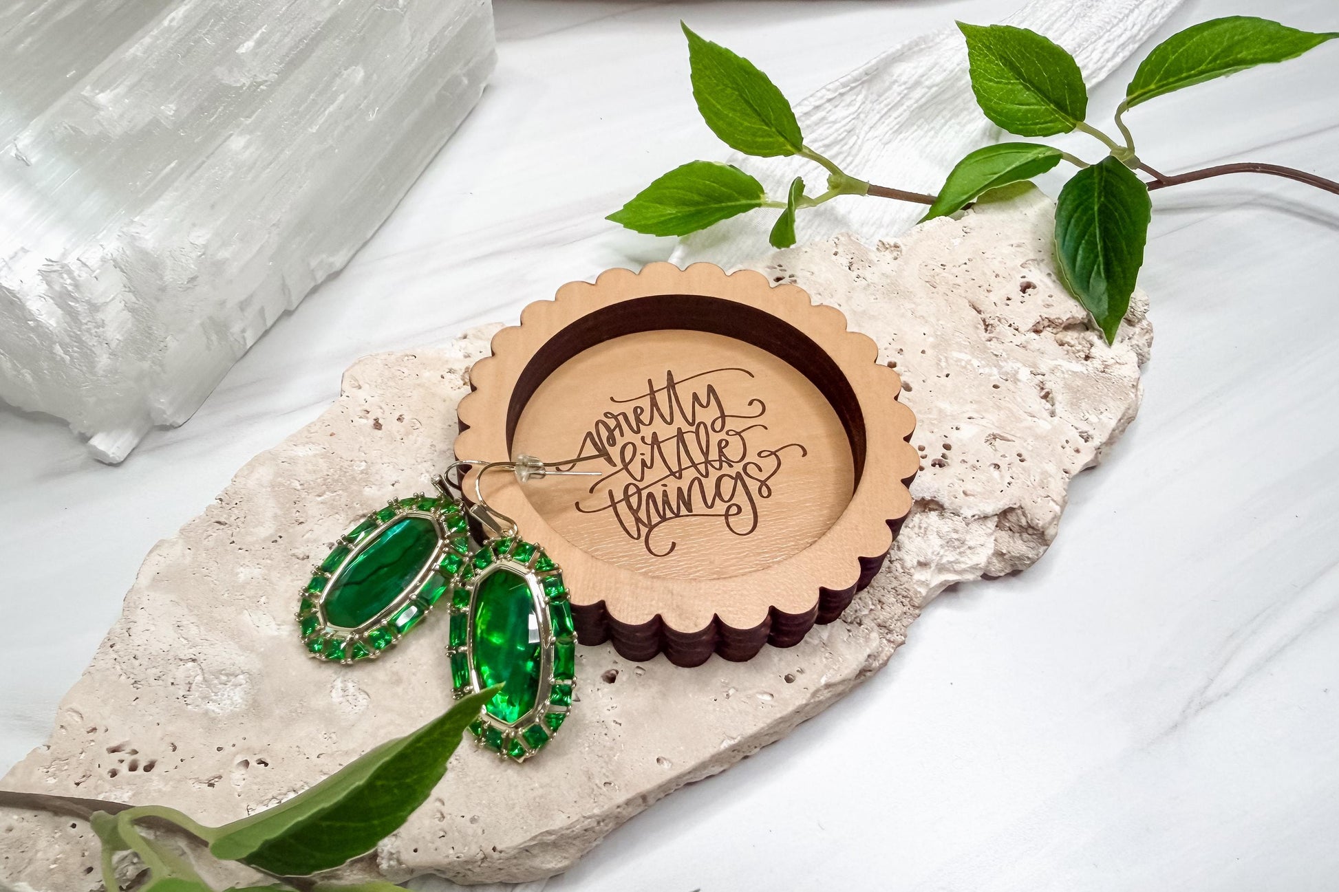 Pretty Little Things Jewelry Dish SVG – Scalloped & Plain Circle Laser Cut File for Glowforge xTool OMTech, Trinket Tray SVG for Makers