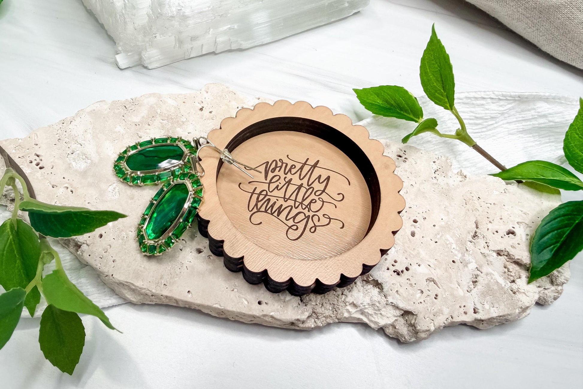 Pretty Little Things Jewelry Dish SVG – Scalloped & Plain Circle Laser Cut File for Glowforge xTool OMTech, Trinket Tray SVG for Makers