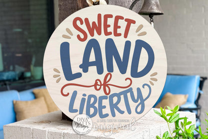 Round Door Hanger SVG Sweet Land Of Liberty Patriotic Porch Sign Americana Entryway Decor for Summer Holiday Front Door Display