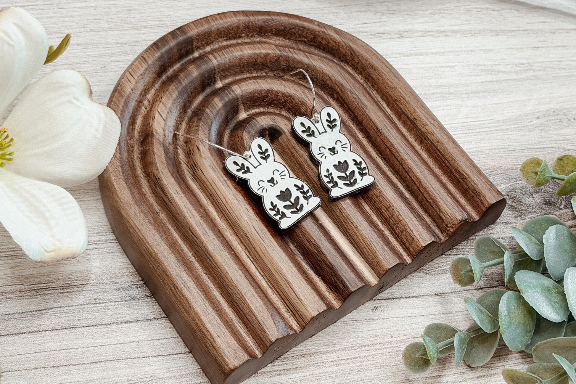 Laser Cut Earring SVG Folk Art Bunny Cottagecore Floral Rabbit Dangle Design for Boutique Handmade Earring Sellers and Spring Gifts