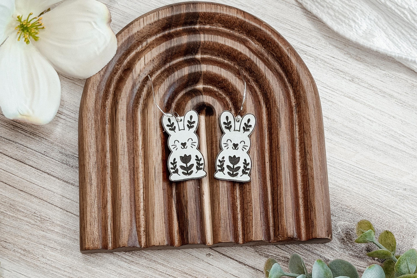 Laser Cut Earring SVG Folk Art Bunny Cottagecore Floral Rabbit Dangle Design for Boutique Handmade Earring Sellers and Spring Gifts