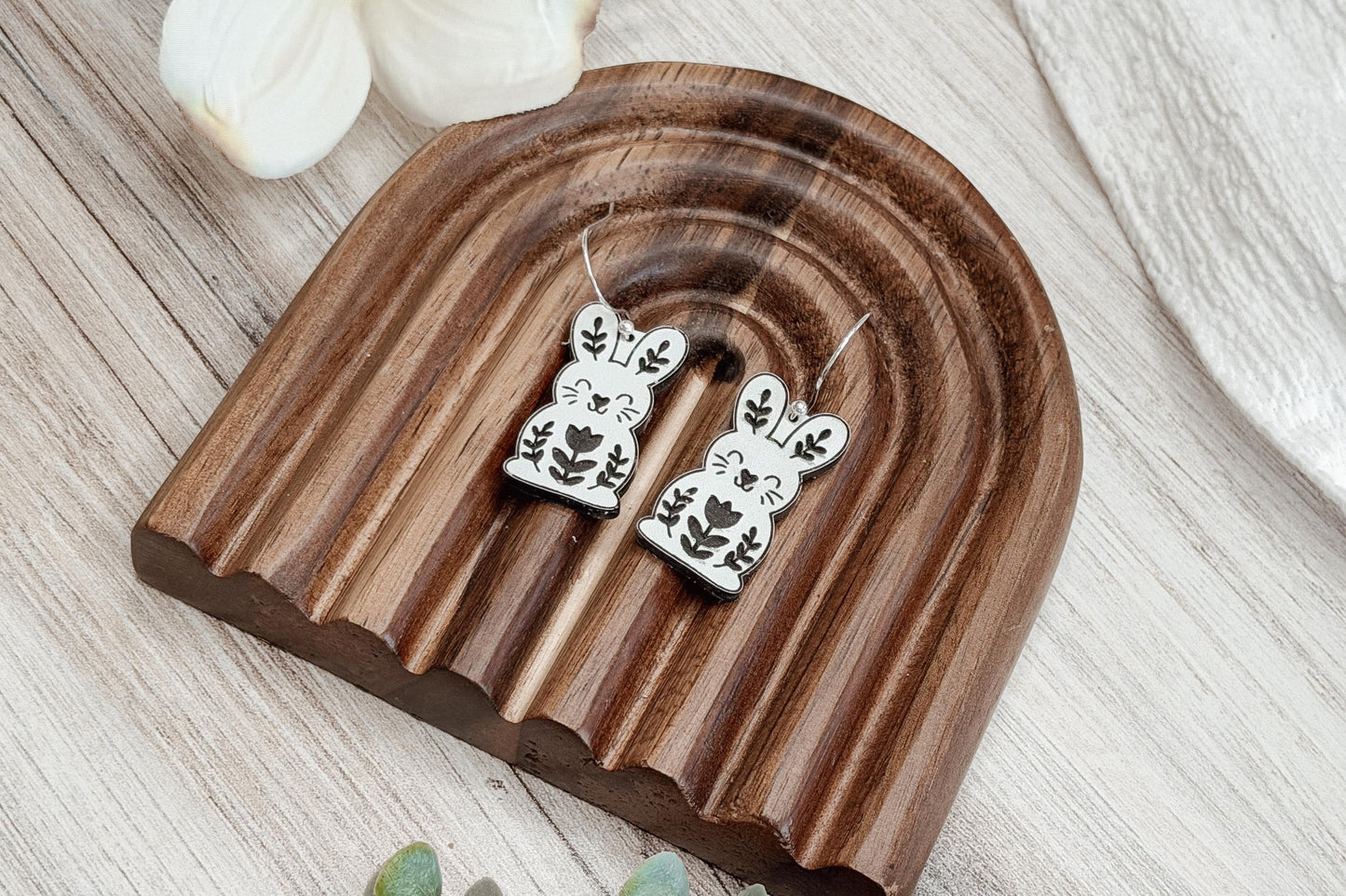 Laser Cut Earring SVG Folk Art Bunny Cottagecore Floral Rabbit Dangle Design for Boutique Handmade Earring Sellers and Spring Gifts